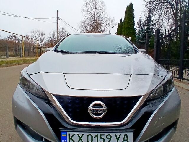 Серый Ниссан Лиф, объемом двигателя 0 л и пробегом 26 тыс. км за 16000 $, фото 4 на Automoto.ua