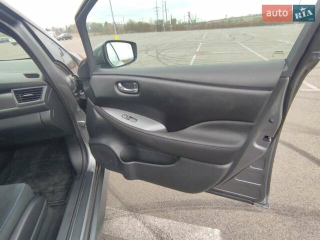 Серый Ниссан Лиф, объемом двигателя 0 л и пробегом 62 тыс. км за 13200 $, фото 12 на Automoto.ua