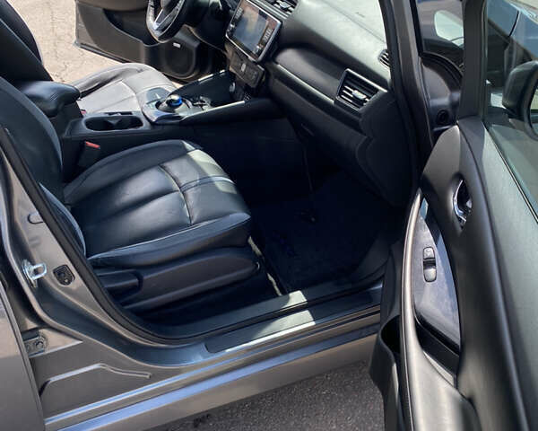 Сірий Ніссан Ліф, об'ємом двигуна 0 л та пробігом 105 тис. км за 14000 $, фото 13 на Automoto.ua