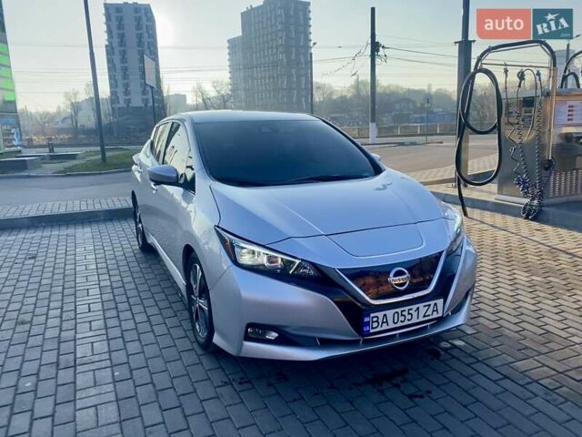 Серый Ниссан Лиф, объемом двигателя 0 л и пробегом 22 тыс. км за 14500 $, фото 4 на Automoto.ua