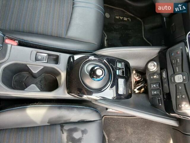 Серый Ниссан Лиф, объемом двигателя 0 л и пробегом 75 тыс. км за 14500 $, фото 13 на Automoto.ua