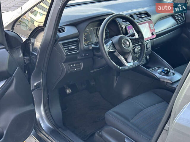 Серый Ниссан Лиф, объемом двигателя 0 л и пробегом 65 тыс. км за 12300 $, фото 22 на Automoto.ua