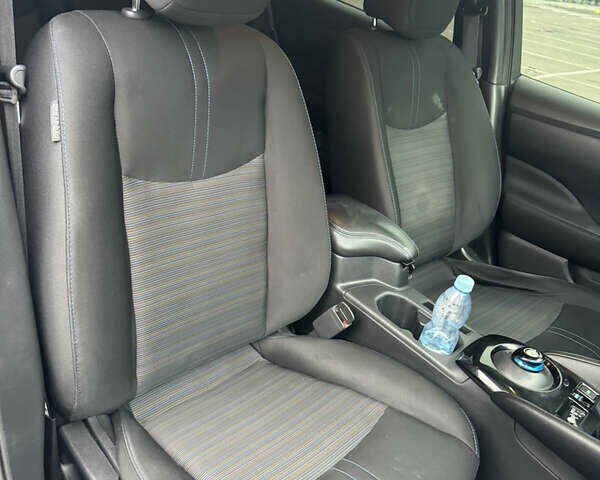 Серый Ниссан Лиф, объемом двигателя 0 л и пробегом 125 тыс. км за 9900 $, фото 26 на Automoto.ua