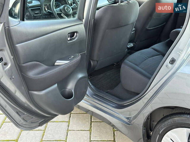 Серый Ниссан Лиф, объемом двигателя 0 л и пробегом 65 тыс. км за 12300 $, фото 19 на Automoto.ua