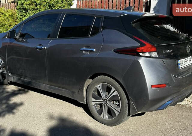 Серый Ниссан Лиф, объемом двигателя 0 л и пробегом 95 тыс. км за 13500 $, фото 6 на Automoto.ua