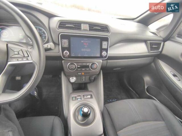 Серый Ниссан Лиф, объемом двигателя 0 л и пробегом 62 тыс. км за 13200 $, фото 10 на Automoto.ua