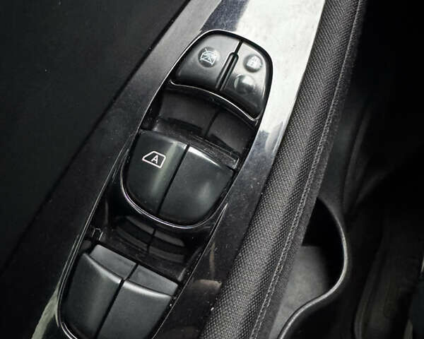 Серый Ниссан Лиф, объемом двигателя 0 л и пробегом 125 тыс. км за 9900 $, фото 19 на Automoto.ua