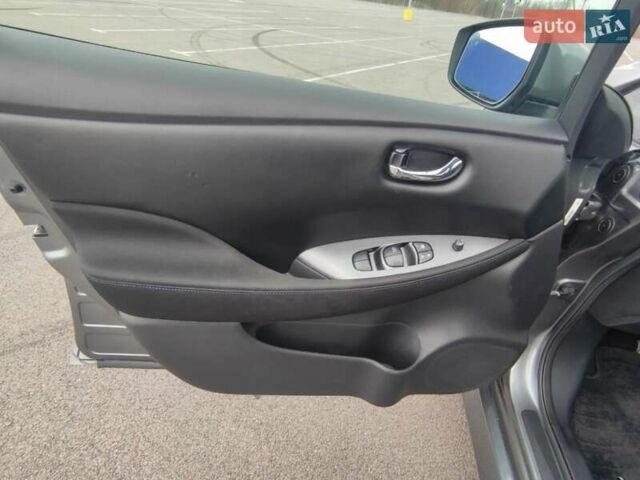 Серый Ниссан Лиф, объемом двигателя 0 л и пробегом 62 тыс. км за 13200 $, фото 7 на Automoto.ua