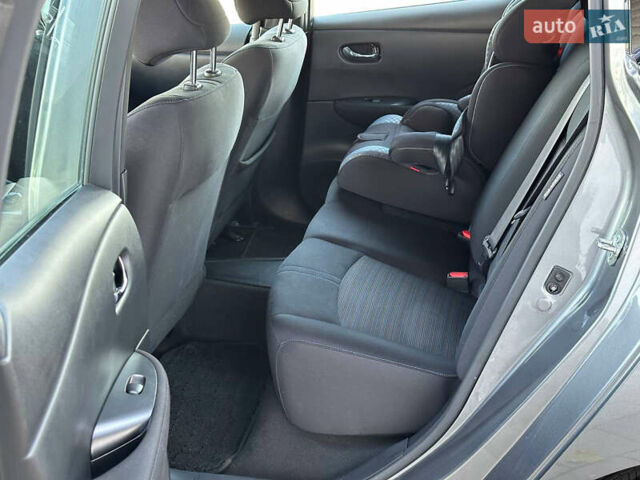 Серый Ниссан Лиф, объемом двигателя 0 л и пробегом 65 тыс. км за 12300 $, фото 20 на Automoto.ua