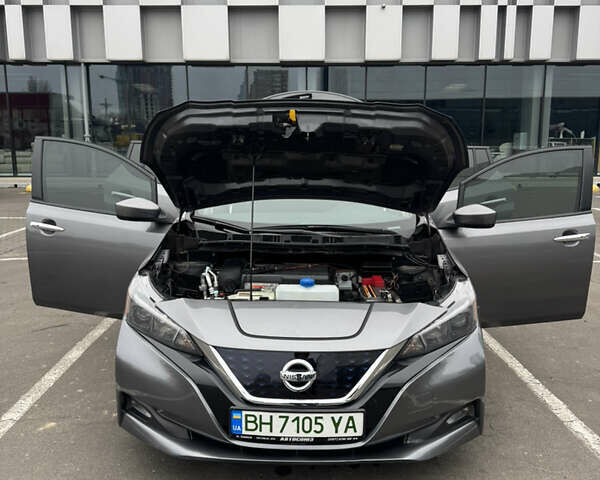 Серый Ниссан Лиф, объемом двигателя 0 л и пробегом 125 тыс. км за 9900 $, фото 43 на Automoto.ua