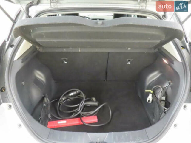 Серый Ниссан Лиф, объемом двигателя 0 л и пробегом 73 тыс. км за 13653 $, фото 8 на Automoto.ua