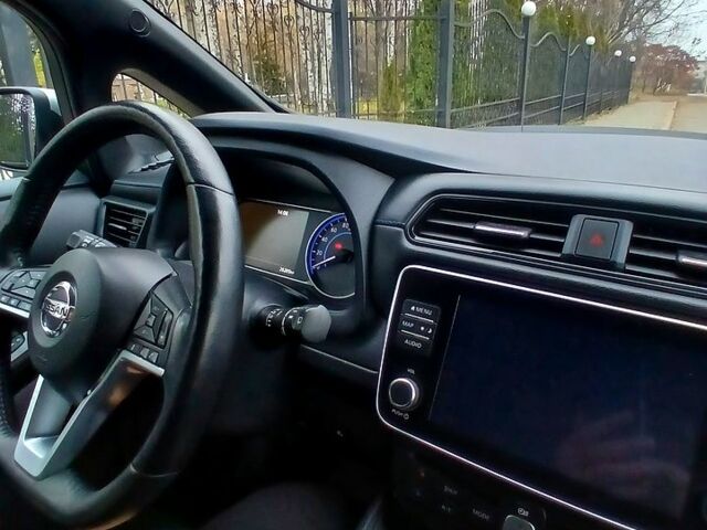 Серый Ниссан Лиф, объемом двигателя 0 л и пробегом 26 тыс. км за 16000 $, фото 3 на Automoto.ua
