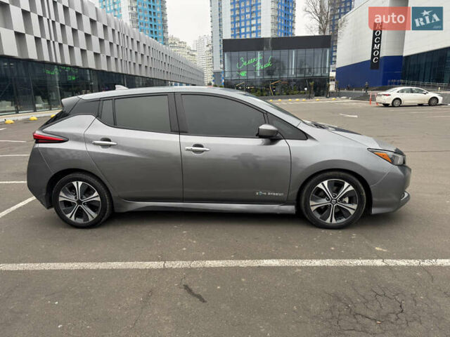 Серый Ниссан Лиф, объемом двигателя 0 л и пробегом 125 тыс. км за 9900 $, фото 3 на Automoto.ua