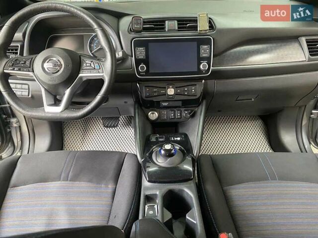 Серый Ниссан Лиф, объемом двигателя 0 л и пробегом 54 тыс. км за 14990 $, фото 20 на Automoto.ua