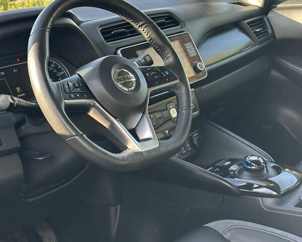 Серый Ниссан Лиф, объемом двигателя 0 л и пробегом 180 тыс. км за 11900 $, фото 12 на Automoto.ua