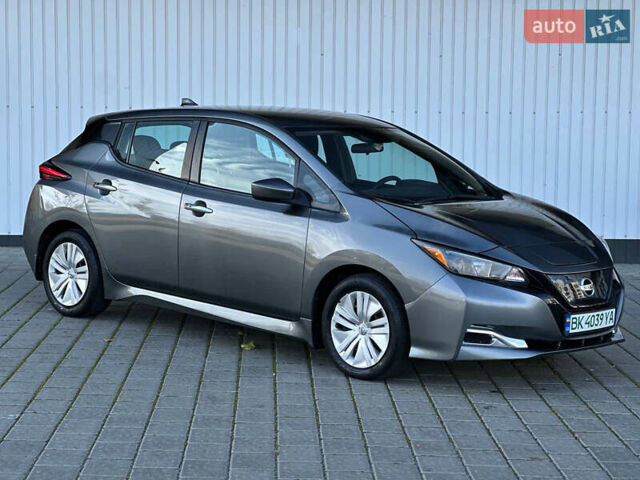 Серый Ниссан Лиф, объемом двигателя 0 л и пробегом 65 тыс. км за 12300 $, фото 3 на Automoto.ua