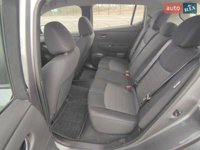 Серый Ниссан Лиф, объемом двигателя 0 л и пробегом 62 тыс. км за 13200 $, фото 4 на Automoto.ua