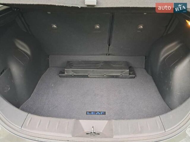 Серый Ниссан Лиф, объемом двигателя 0 л и пробегом 76 тыс. км за 16300 $, фото 7 на Automoto.ua