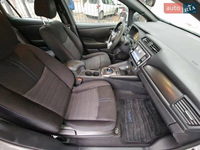 Серый Ниссан Лиф, объемом двигателя 0 л и пробегом 26 тыс. км за 14990 $, фото 47 на Automoto.ua