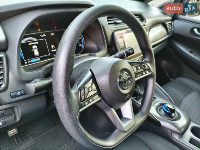 Серый Ниссан Лиф, объемом двигателя 0 л и пробегом 30 тыс. км за 12700 $, фото 24 на Automoto.ua