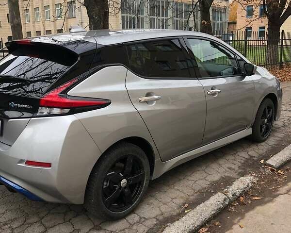 Сірий Ніссан Ліф, об'ємом двигуна 0 л та пробігом 126 тис. км за 16500 $, фото 3 на Automoto.ua