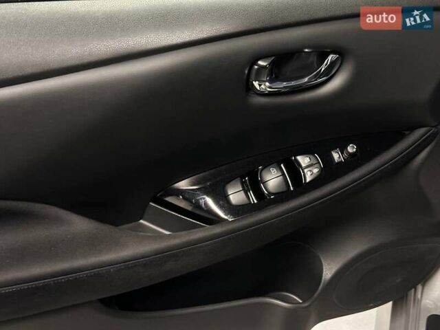 Серый Ниссан Лиф, объемом двигателя 0 л и пробегом 75 тыс. км за 13900 $, фото 13 на Automoto.ua