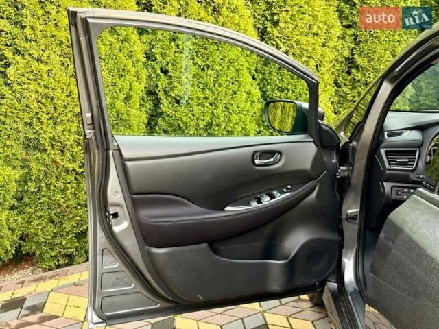 Серый Ниссан Лиф, объемом двигателя 0 л и пробегом 47 тыс. км за 15200 $, фото 15 на Automoto.ua