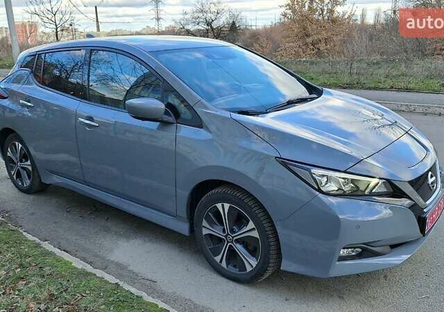 Сірий Ніссан Ліф, об'ємом двигуна 0 л та пробігом 102 тис. км за 15700 $, фото 1 на Automoto.ua
