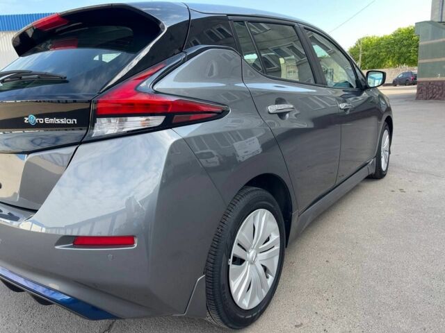 Серый Ниссан Лиф, объемом двигателя 0 л и пробегом 17 тыс. км за 18000 $, фото 4 на Automoto.ua