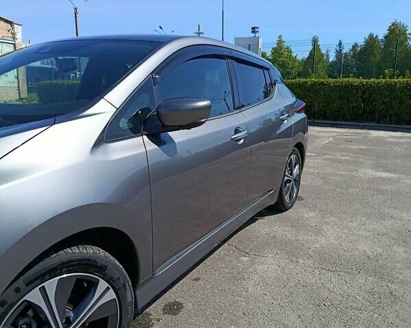 Серый Ниссан Лиф, объемом двигателя 0 л и пробегом 63 тыс. км за 15200 $, фото 7 на Automoto.ua