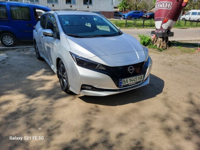 Серый Ниссан Лиф, объемом двигателя 0 л и пробегом 27 тыс. км за 15500 $, фото 1 на Automoto.ua
