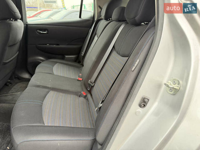 Серый Ниссан Лиф, объемом двигателя 0 л и пробегом 99 тыс. км за 12900 $, фото 21 на Automoto.ua