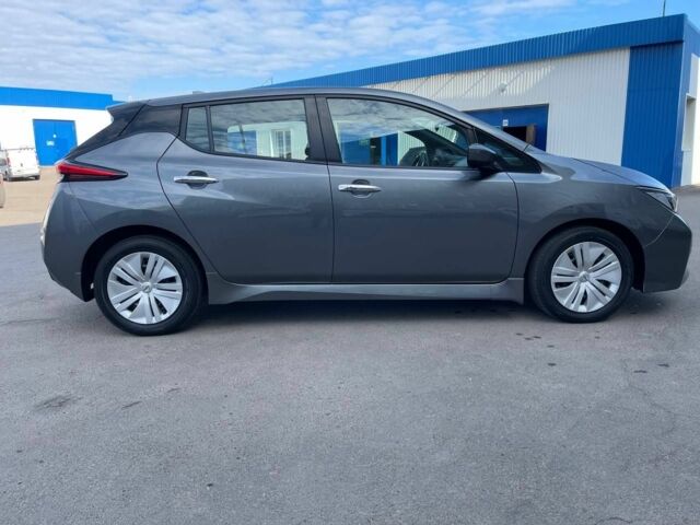 Серый Ниссан Лиф, объемом двигателя 0 л и пробегом 17 тыс. км за 16999 $, фото 6 на Automoto.ua