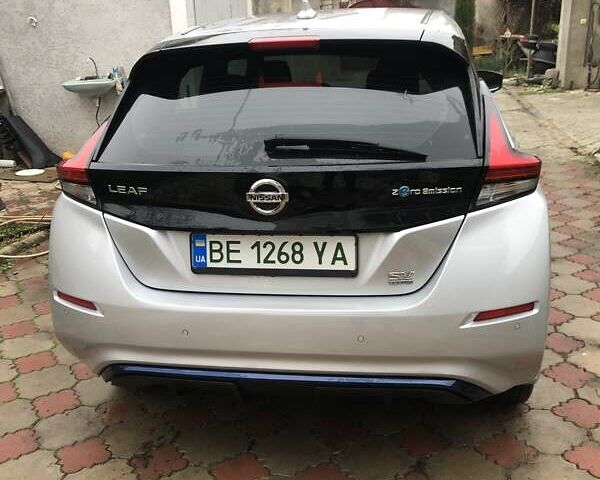 Сірий Ніссан Ліф, об'ємом двигуна 0 л та пробігом 64 тис. км за 18000 $, фото 3 на Automoto.ua