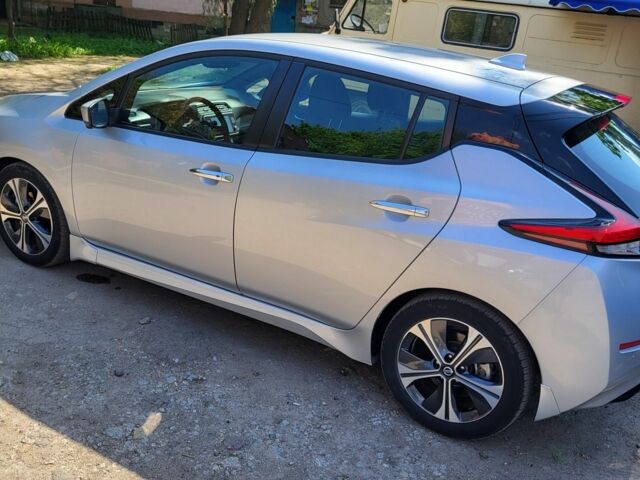 Серый Ниссан Лиф, объемом двигателя 0 л и пробегом 27 тыс. км за 15500 $, фото 7 на Automoto.ua