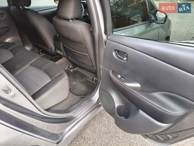 Серый Ниссан Лиф, объемом двигателя 0 л и пробегом 30 тыс. км за 12700 $, фото 28 на Automoto.ua