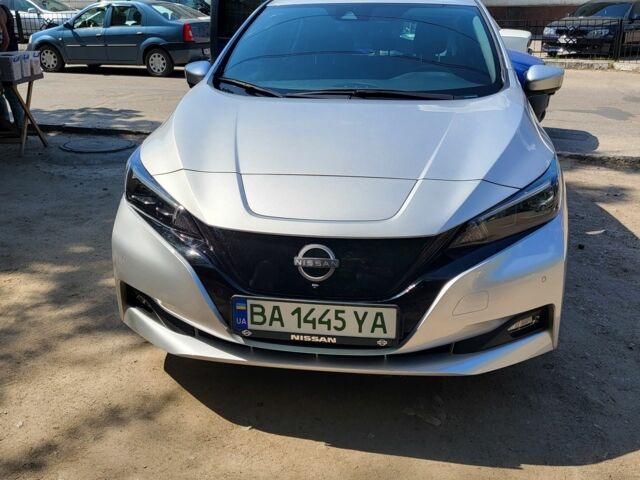 Серый Ниссан Лиф, объемом двигателя 0 л и пробегом 27 тыс. км за 15500 $, фото 4 на Automoto.ua