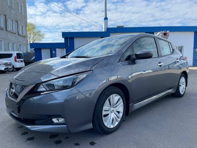 Серый Ниссан Лиф, объемом двигателя 0 л и пробегом 17 тыс. км за 16999 $, фото 5 на Automoto.ua