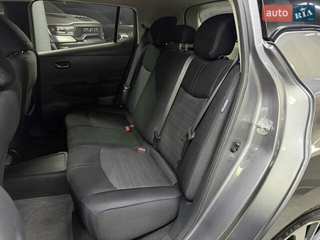 Сірий Ніссан Ліф, об'ємом двигуна 0 л та пробігом 56 тис. км за 13500 $, фото 19 на Automoto.ua