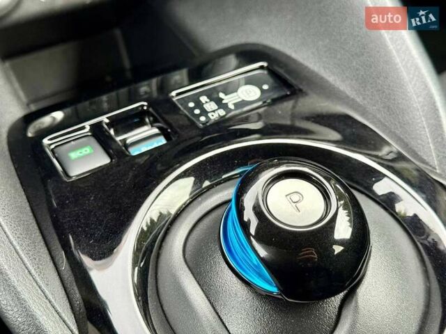 Серый Ниссан Лиф, объемом двигателя 0 л и пробегом 47 тыс. км за 15200 $, фото 29 на Automoto.ua