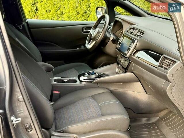 Серый Ниссан Лиф, объемом двигателя 0 л и пробегом 47 тыс. км за 15200 $, фото 25 на Automoto.ua