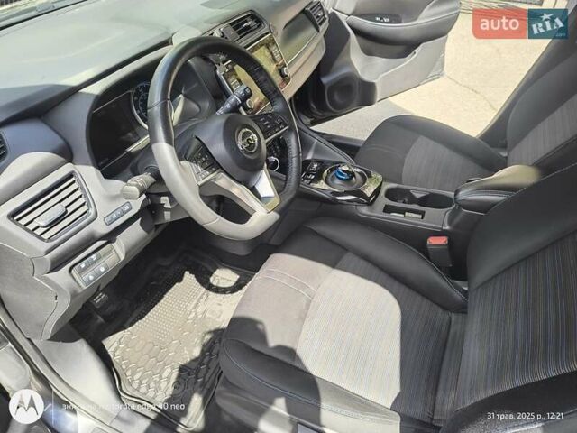 Серый Ниссан Лиф, объемом двигателя 0 л и пробегом 66 тыс. км за 14800 $, фото 19 на Automoto.ua