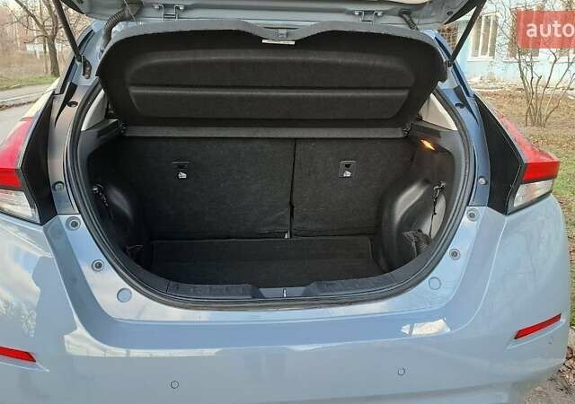 Сірий Ніссан Ліф, об'ємом двигуна 0 л та пробігом 102 тис. км за 15700 $, фото 5 на Automoto.ua