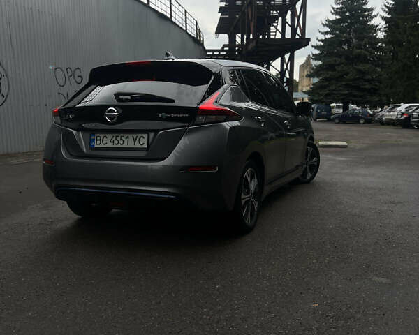 Серый Ниссан Лиф, объемом двигателя 0 л и пробегом 24 тыс. км за 14300 $, фото 5 на Automoto.ua