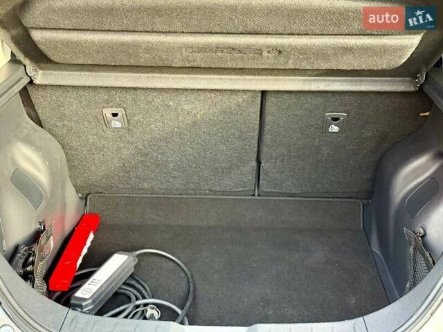 Серый Ниссан Лиф, объемом двигателя 0 л и пробегом 47 тыс. км за 15200 $, фото 14 на Automoto.ua