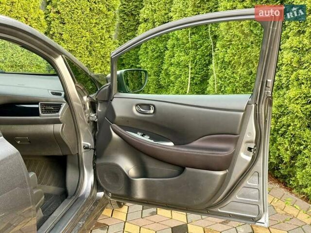 Серый Ниссан Лиф, объемом двигателя 0 л и пробегом 47 тыс. км за 15200 $, фото 24 на Automoto.ua