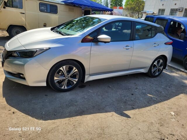 Серый Ниссан Лиф, объемом двигателя 0 л и пробегом 27 тыс. км за 15500 $, фото 3 на Automoto.ua