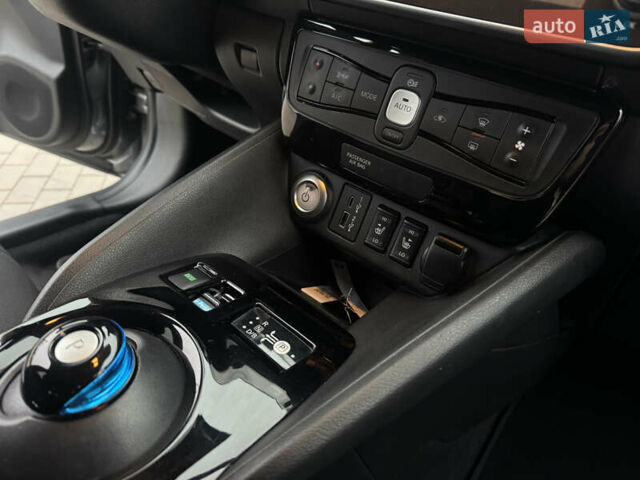 Сірий Ніссан Ліф, об'ємом двигуна 0 л та пробігом 57 тис. км за 14800 $, фото 49 на Automoto.ua