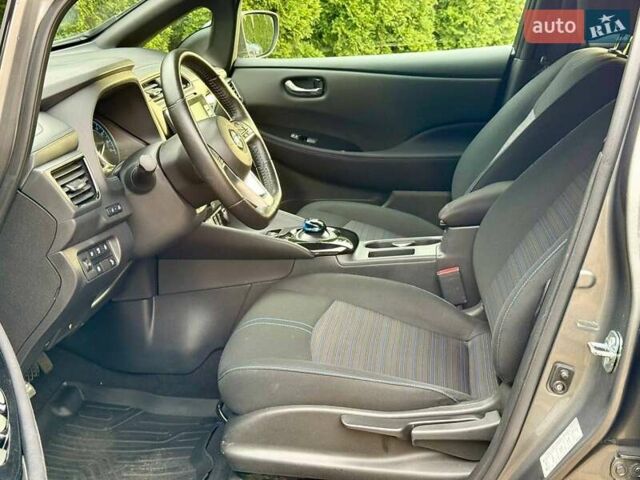 Серый Ниссан Лиф, объемом двигателя 0 л и пробегом 47 тыс. км за 15200 $, фото 18 на Automoto.ua