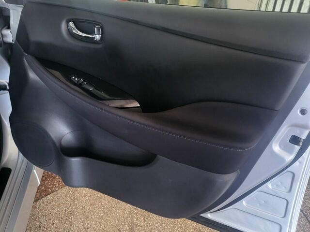 Серый Ниссан Лиф, объемом двигателя 0 л и пробегом 27 тыс. км за 15500 $, фото 16 на Automoto.ua